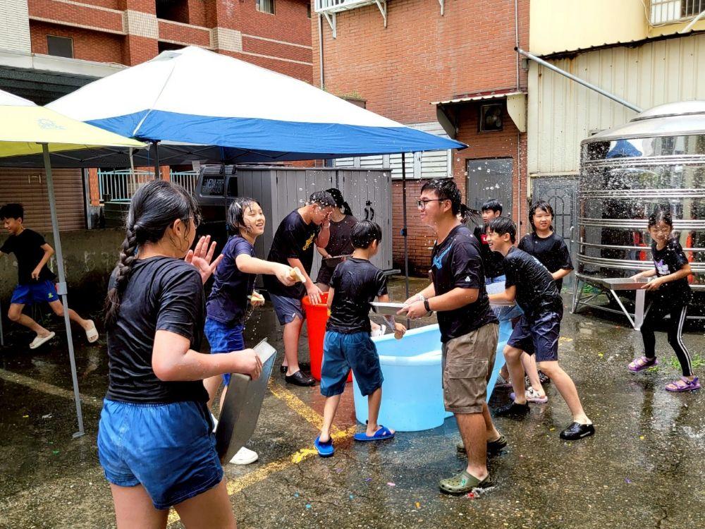 情緒大冒險-兒童梯